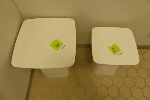 2x Vitra. - Sivupöytä