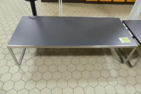 边桌