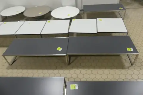 2张边桌