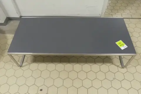 边桌