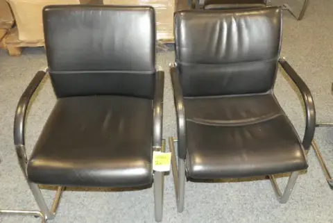 2 kpl Kusch + Co - Freischwinger, musta