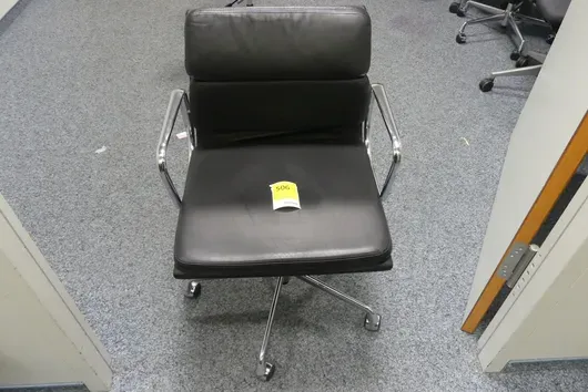 Vitra. - Kiertyvä toimistotuoli
