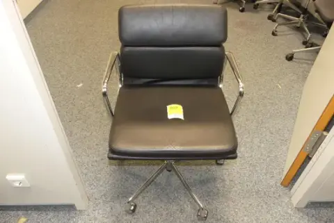 Vitra. - Kiertyvä toimistotuoli