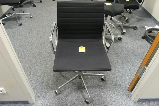 Vitra. - Toimiston kiertotuoli
