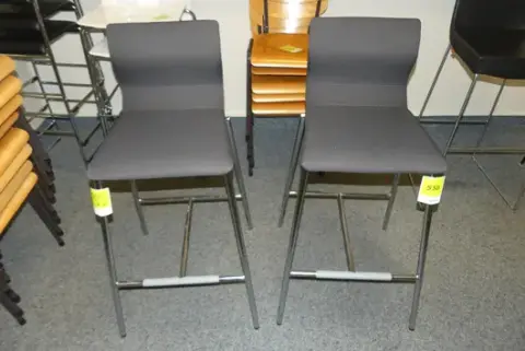 2x Nowy Styl - bárpultos szék