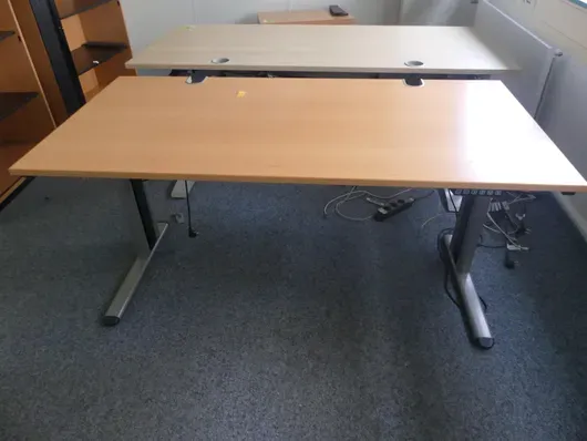 Rohde & Grahl - Electrically height-adjustable desk