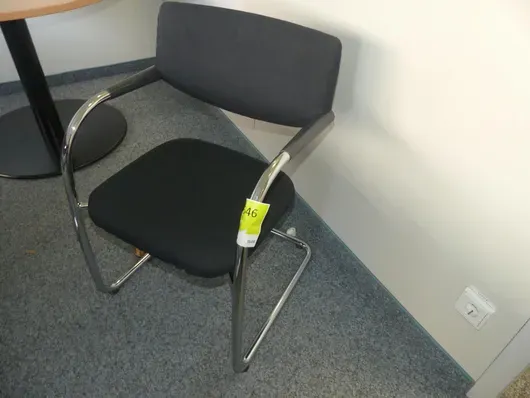2x fotel z podłokietnikami Vitra