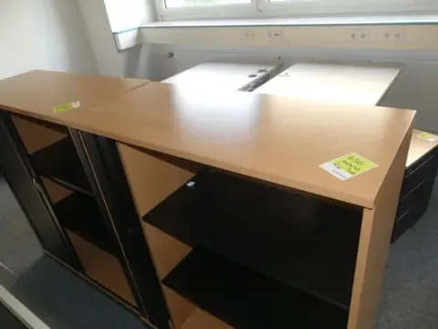 2x Steelcase - sivupöytä