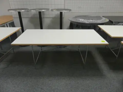 Pöytä