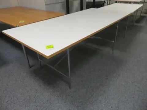 Pöytä