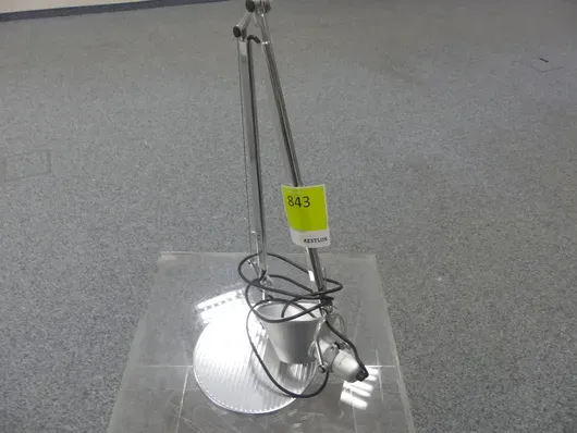 Artemide - टेबल लैंप