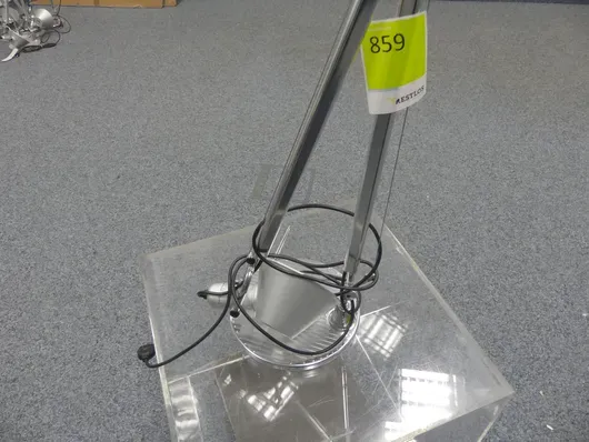 Artemide - टेबल लैंप