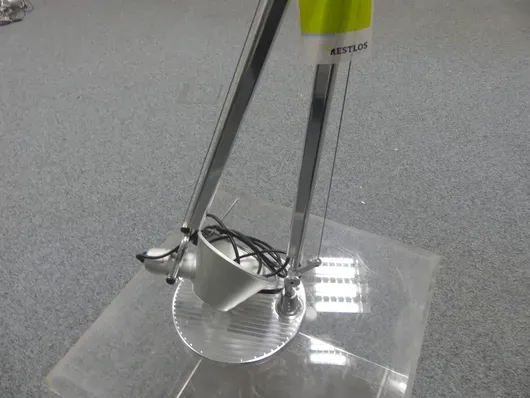 Artemide - टेबल लैंप