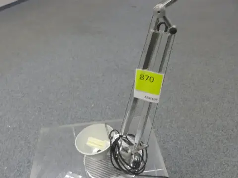 Artemide - Pöytävalaisin