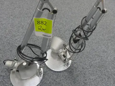 2 个 Artemide 台灯