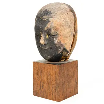 Fragmento de una cabeza de Buda, Birmania/Tailandia, siglo XIX o anterior.