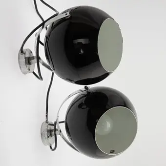 一对球形灯 / 壁灯，黑色，1970年代（2件）。