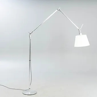 Artemide，落地灯 'Tolomeo Mega Floor'。