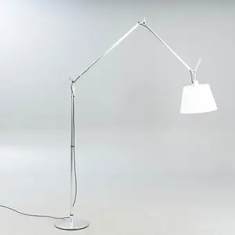 Artemide，落地灯 'Tolomeo Mega Floor'。