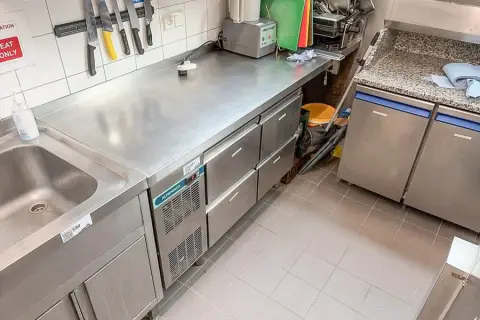 Холодильний стіл з нержавіючої сталі Alpeninox