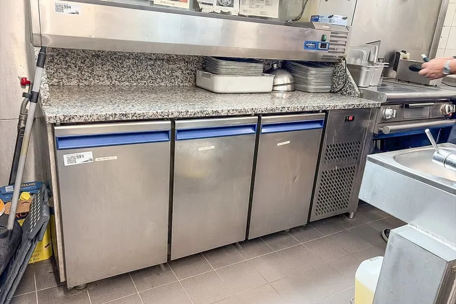 Tavolo refrigerato per pizza in acciaio inox