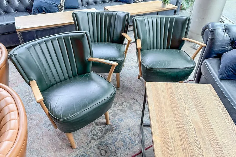 3 loungetuolia