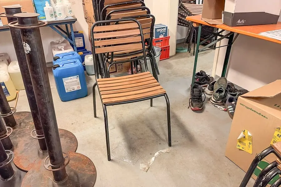 Lot de chaises empilables
