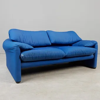 VICO MAGISTRETTI。Cassina。双人沙发，型号'Maralunga'，钢、织物，1973年设计，意大利。