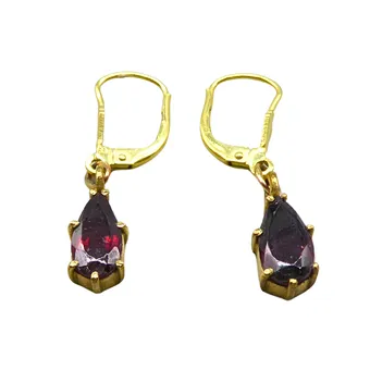 Pendientes largos de oro amarillo de 333 con granates.