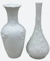 2 vasi "Kaiser", bianchi con decoro floreale in rilievo, altezza ca. 27 cm