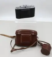 Agfa Isolette II، كاميرا كلاسيكية تناظرية قابلة للطي متوسطة الحجم، خمسينيات القرن العشرين، عدسة Agfa Apotar 85 مم f/4.5، في حافظة، لم يتم فحص التشغيل