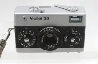 كاميرا فيلم صغيرة الحجم رولاي 35، عدسة Carl Zeiss Tessar 3,5/40 مم، سبعينيات القرن العشرين، في حافظة، لم يتم فحص التشغيل