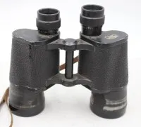 Binocolo Carl Zeiss Jena 10 x 50, corpo e custodia con segni d'uso, ottica limpida