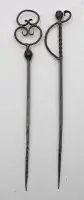 ¿Par de espetones de hierro forjado?, probablemente antiguos, largo aprox. 30 cm
