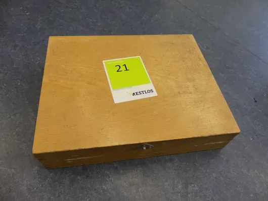Set di punzoni con taglienti intercambiabili