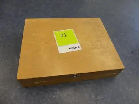 Set di punzoni con taglienti intercambiabili