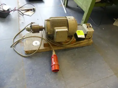 Moteur triphasé Siemens avec mandrin