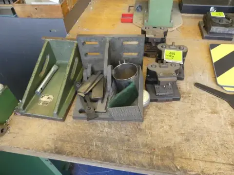 Lotto angolari di fissaggio, accessori di serraggio e inserti per utensili