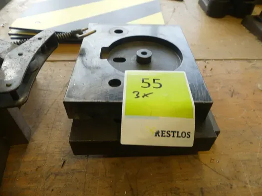 3 plaques de montage en acier avec logement rond