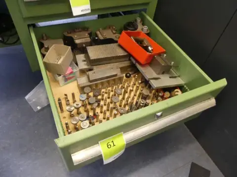 Punzoni di tranciatura, inserti per utensili e parti magnetiche di serraggio