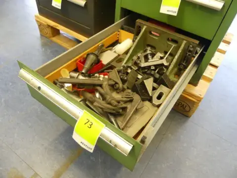 Équerres de montage, outils de serrage et porte-cone