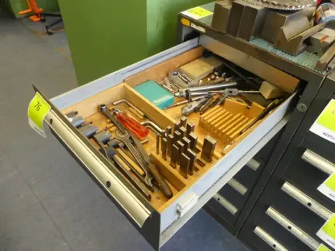 Documents parallèles, clés, outils de filetage et de perçage