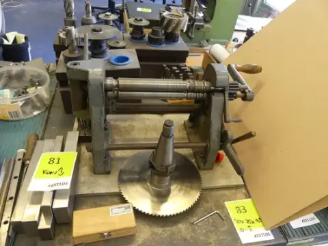 Lot machine à cintrer ronde manuelle, outils