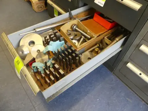 Lot d'assortiment de documents parallèles, flasques de disques abrasifs et accessoires