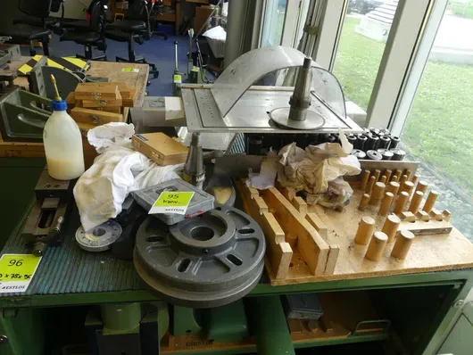 Lot de disques de montage, pinces de serrage et accessoires
