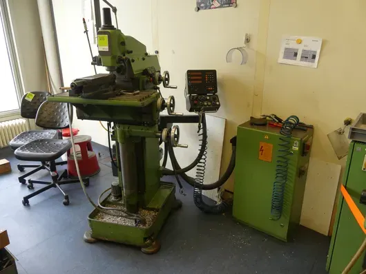 Fraiseuse universelle d'outillage DECKEL FP1