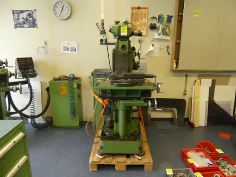 Fraiseuse universelle d'outillage DECKEL FP1