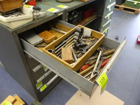 Lot d'outils manuels