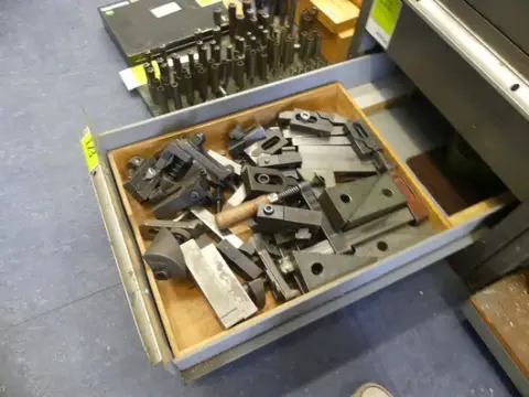 Lot d'outils de serrage