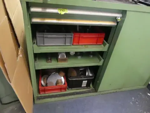Lot disques abrasifs, pinces de serrage, plaques de réglage de soupapes